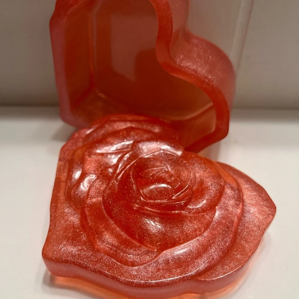 Pick (1) Heart-Shaped Jar - Picture 3 of 7